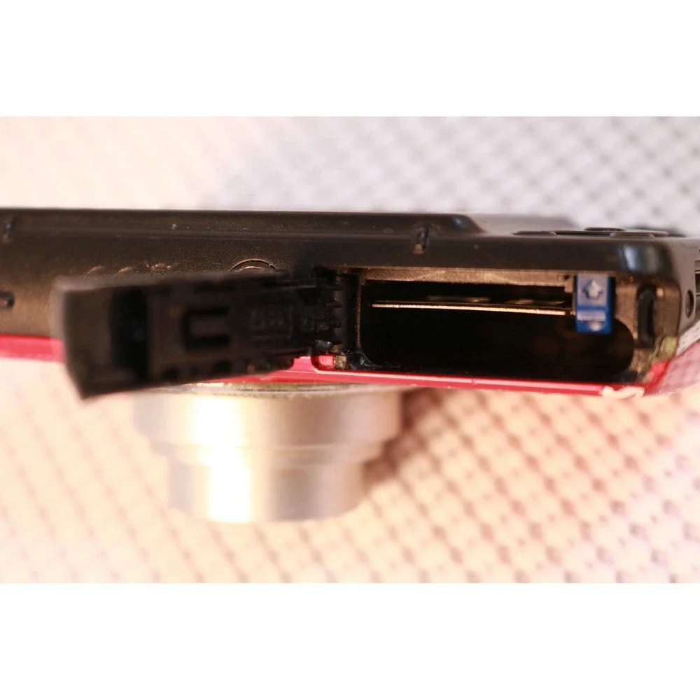 Samsung PL20 Digital Camera Red 5x Zoom Untested For Parts Repair As Is